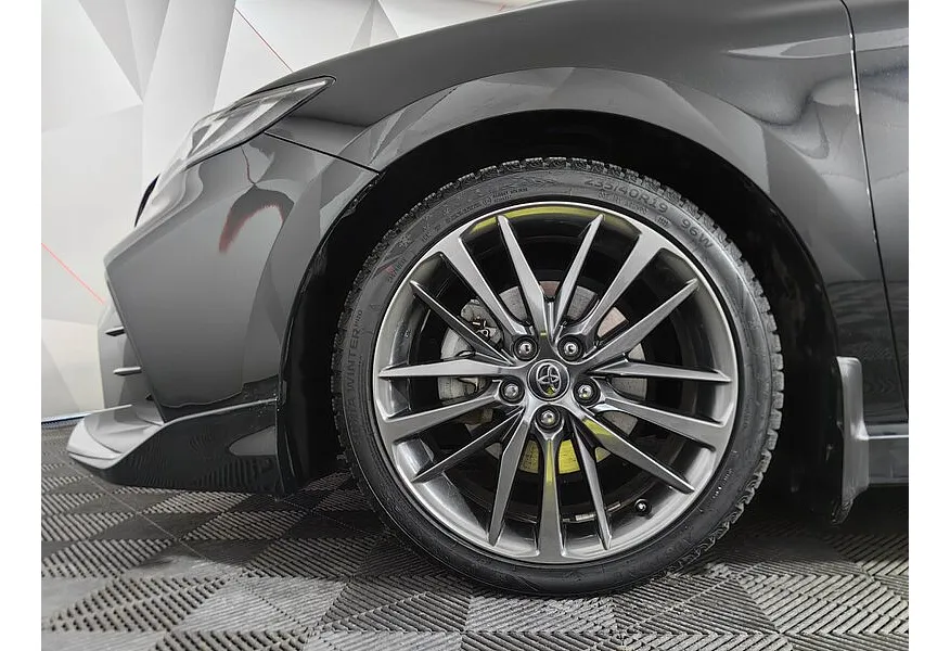 Toyota Camry 2.5 AT (200 л.с.) Luxury Черный в АВИЛОН. Слайд №9