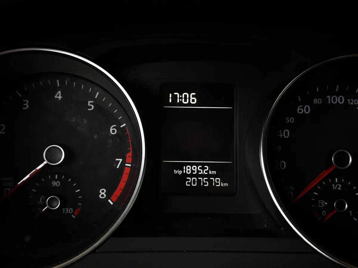 Volkswagen Jetta 1.6 AT (105 л.с.) Comfortline Серый в АВИЛОН. Слайд №17