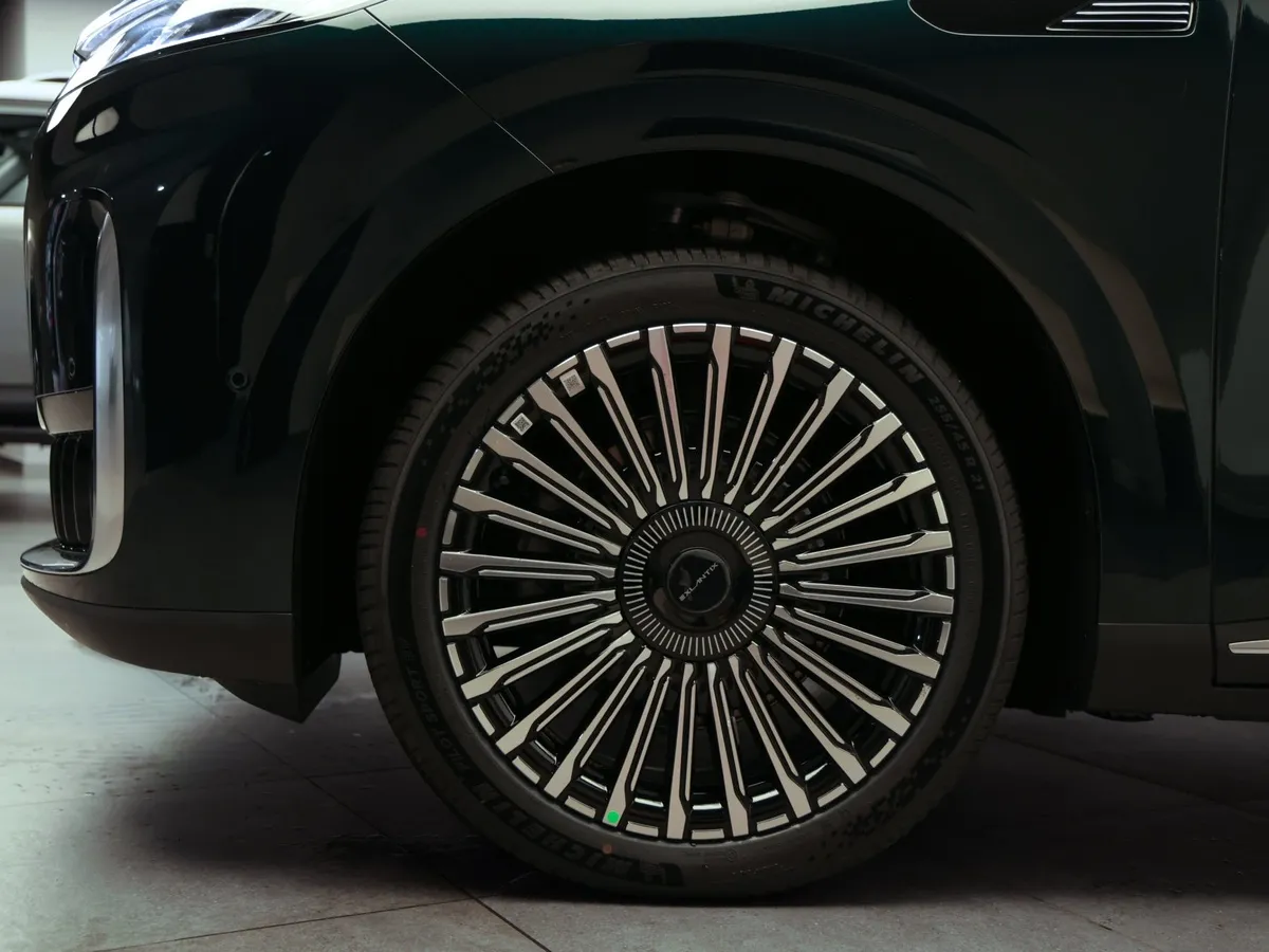 ESTEO Exlantix ET8 1.5h REEV AT 4WD (469 л.с.) Зеленый в АВИЛОН. Слайд №19