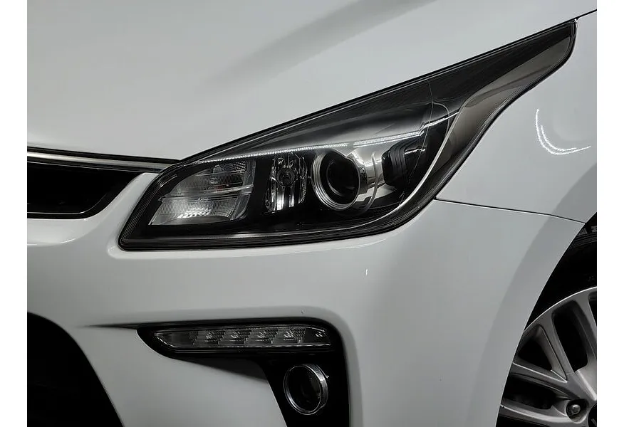 Kia Rio 1.6 AT (123 л.с.) Белый в АВИЛОН. Слайд №10 Kia Rio 1.6 AT (123 л.с.) Белый в АВИЛОН. Слайд №10