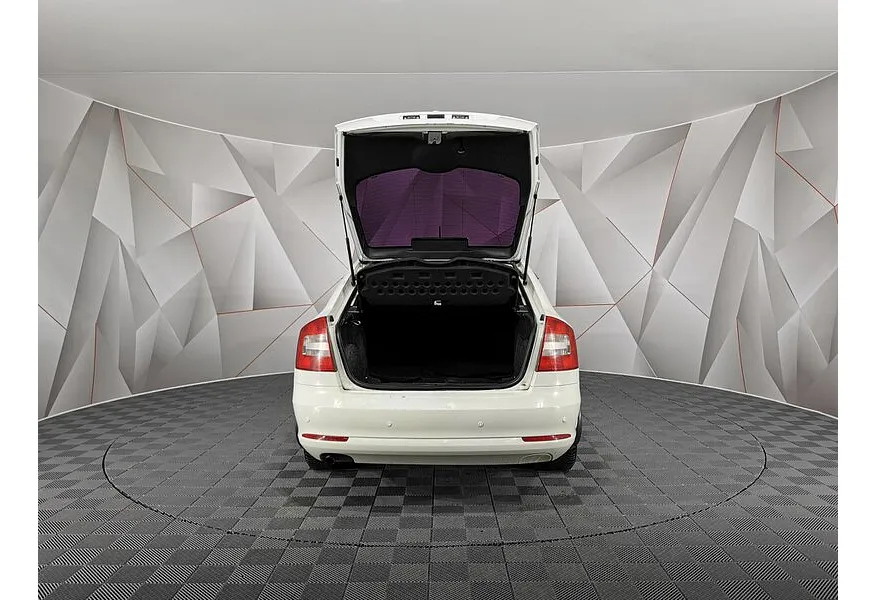 Skoda Octavia 1.6 MPI AT (102 л.с.) Белый в АВИЛОН. Слайд №12