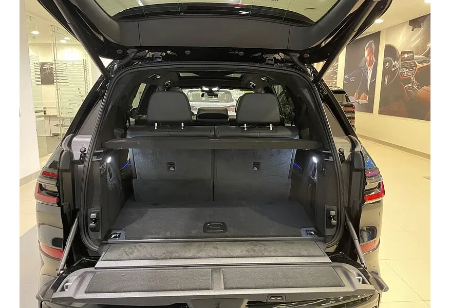 BMW X7 xDrive40i Steptronic (381 л.с.) Черный в АВИЛОН. Слайд №10