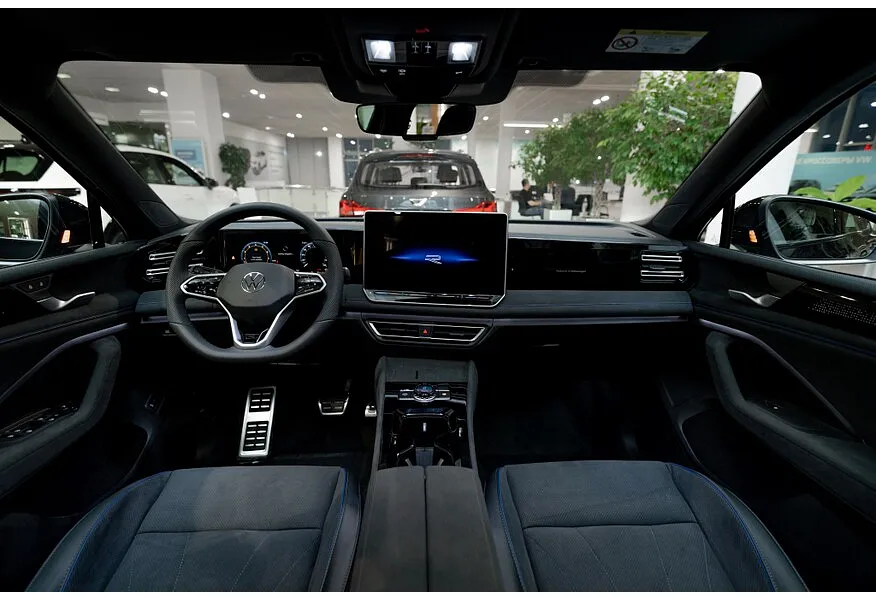 АВИЛОН - Volkswagen Tiguan 380 TSI 2.0 DSG 4WD (220 л.с.) R-Line Черный - slide 2