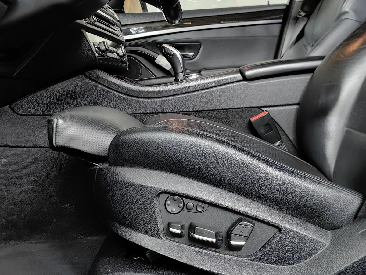 BMW 5 серия 528i AT (258 л.с.) Серый в АВИЛОН. Слайд №17