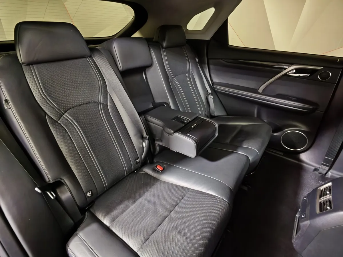 Lexus RX 350 AT AWD (300 л.с.) Executive Черный в АВИЛОН. Слайд №17