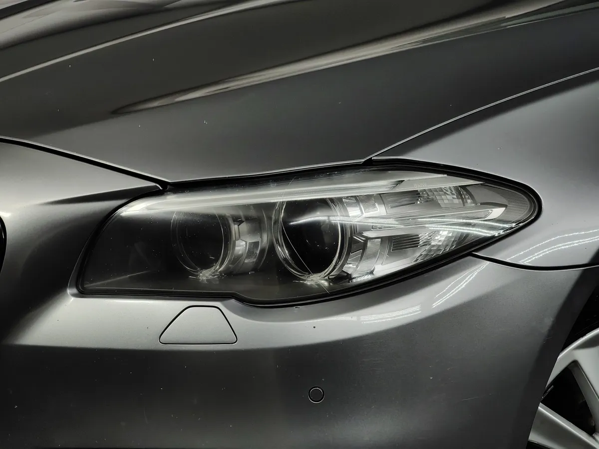 BMW 5 серия 528i xDrive Steptronic (245 л.с.) Серый в АВИЛОН. Слайд №8