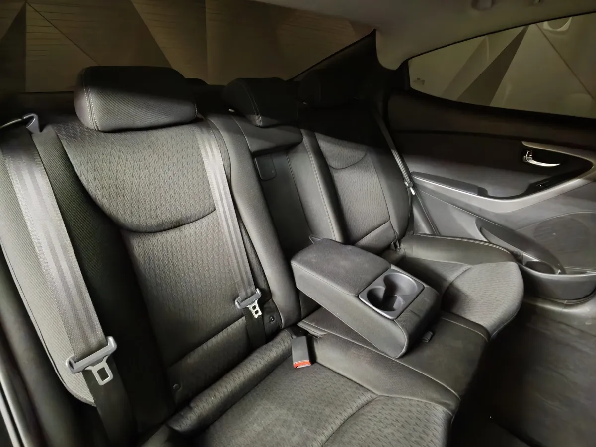 Hyundai Elantra 1.6 MT (132 л.с.) Comfort Черный в АВИЛОН. Слайд №16