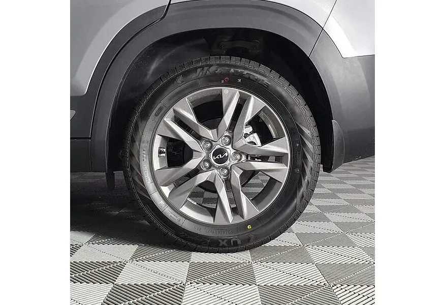 Kia Seltos 1.5 2WD CVT (115 л.с.) Deluxe Серый в АВИЛОН. Слайд №7