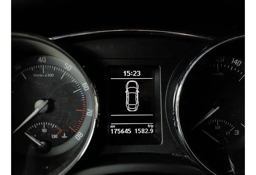 Skoda Superb 1.8 TSI DSG (152 л.с.) Черный в АВИЛОН. Слайд №16