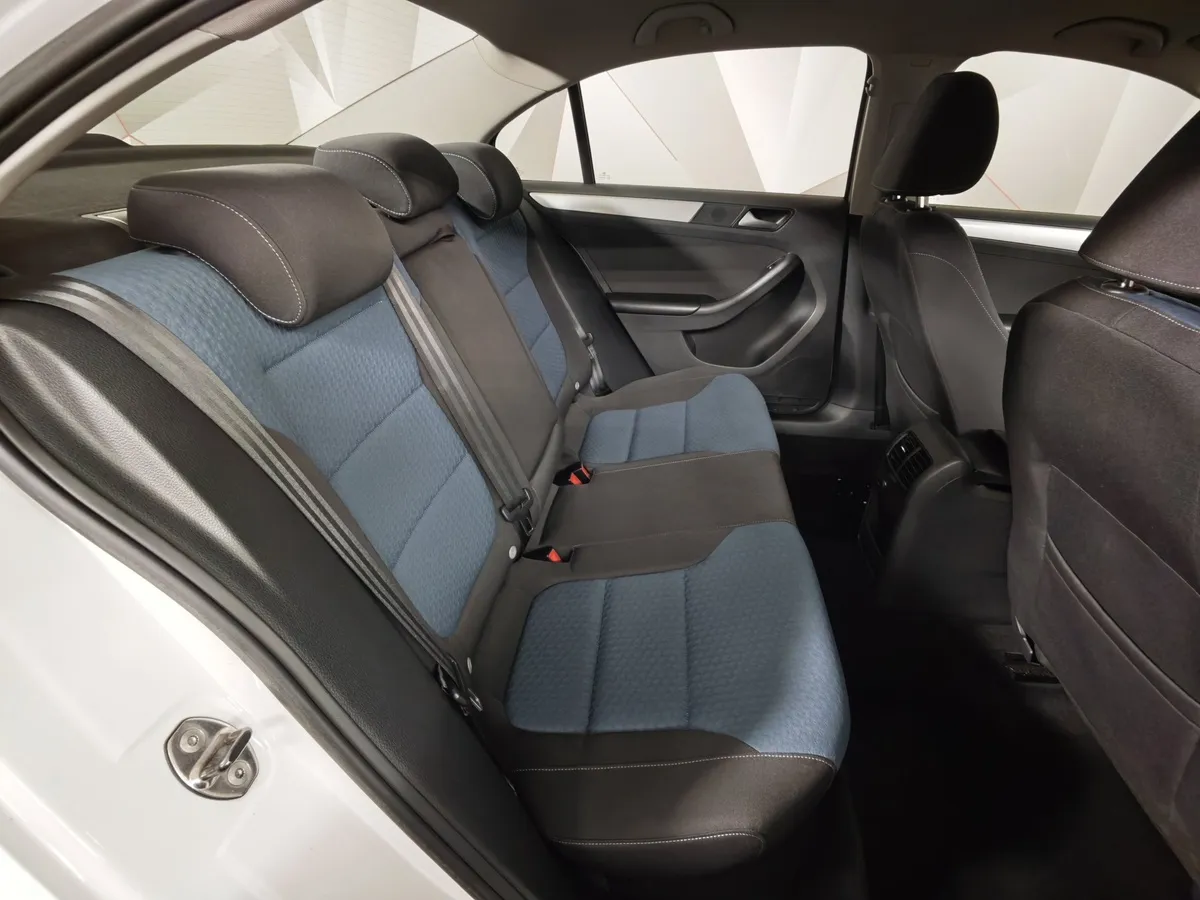Volkswagen Jetta 1.6 MPI MT (90 л.с.) Trendline Белый в АВИЛОН. Слайд №15