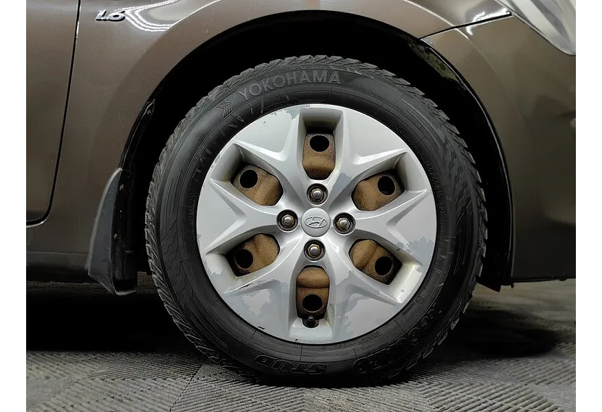 Hyundai Solaris 1.6 MT (123 л.с.) Comfort Коричневый в АВИЛОН. Слайд №9