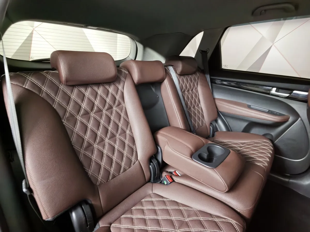 Kia Sorento 2.4 AT (175 л.с.) Classic Коричневый в АВИЛОН. Слайд №17
