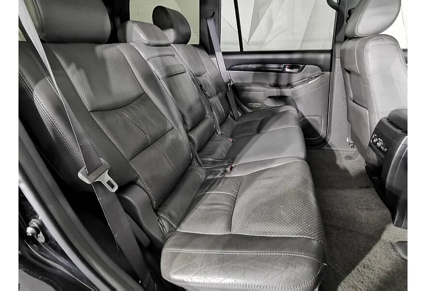 Toyota Land Cruiser Prado 4.0 AT (249 л.с.) Черный в АВИЛОН. Слайд №9