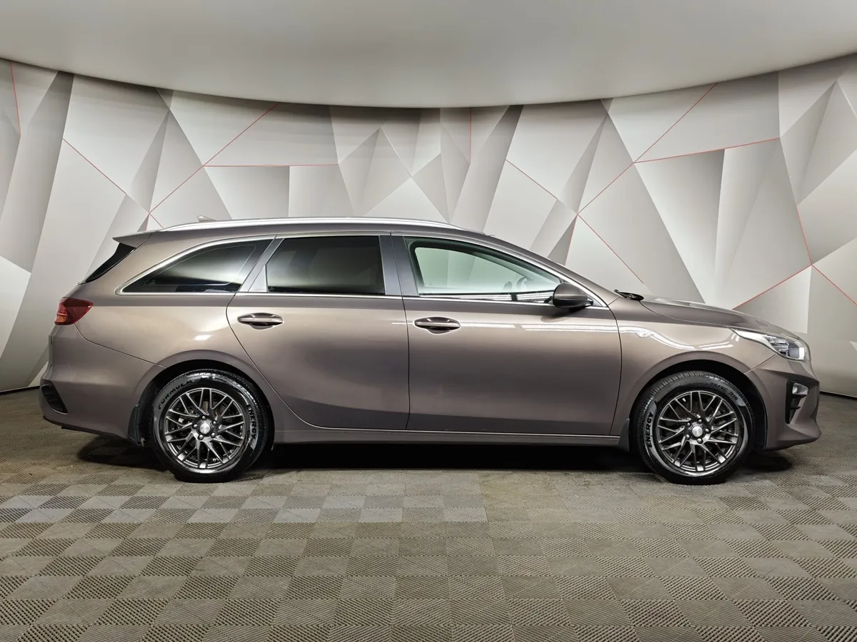 Kia Ceed 1.6 MPI AT (128 л.с.) Luxe Коричневый в АВИЛОН. Слайд №6