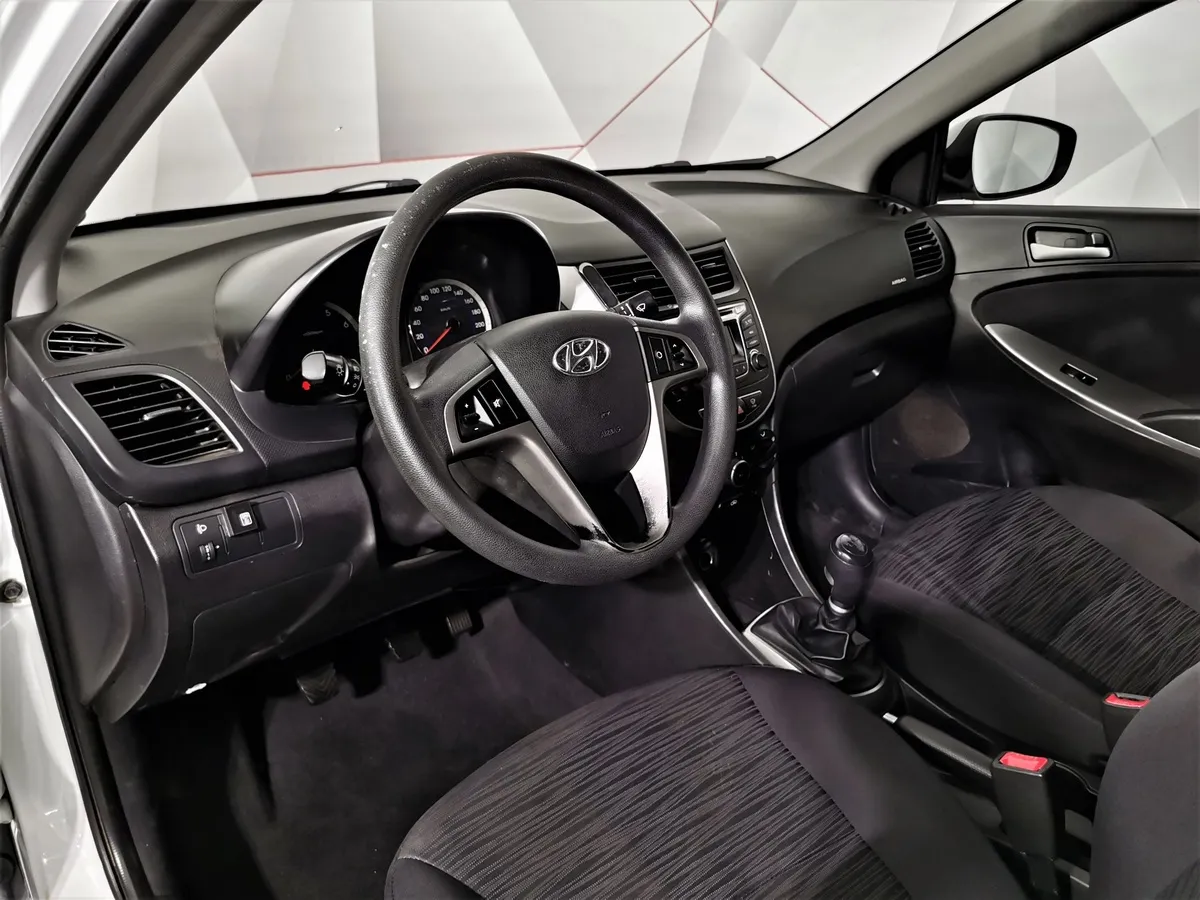 Hyundai Solaris 1.6 MT (123 л.с.) Белый в АВИЛОН. Слайд №18