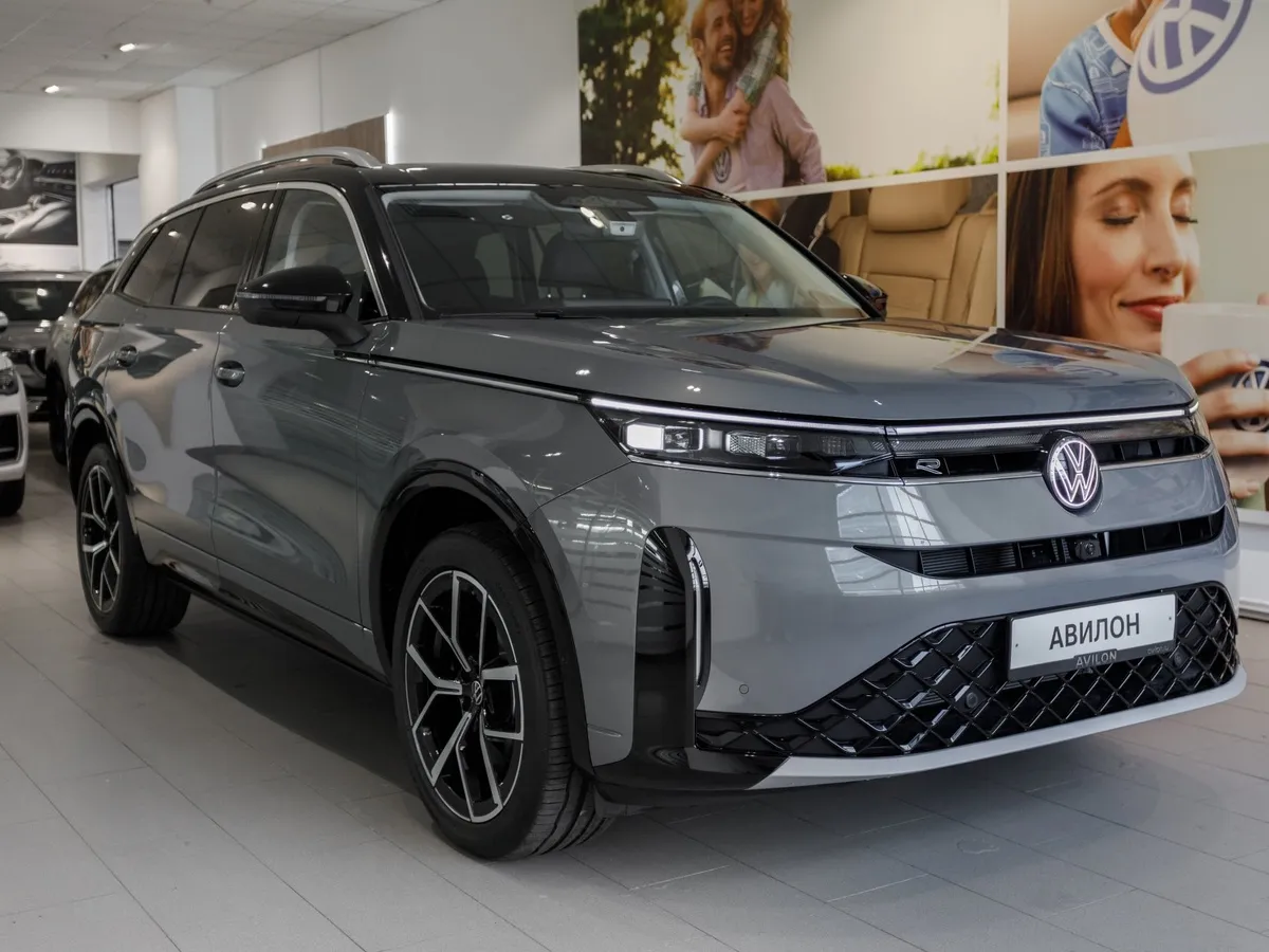 Volkswagen Tavendor 2.0 DSG 4WD (272 л.с.) Р-Лайн Тоуринг Серый в АВИЛОН. Слайд №2