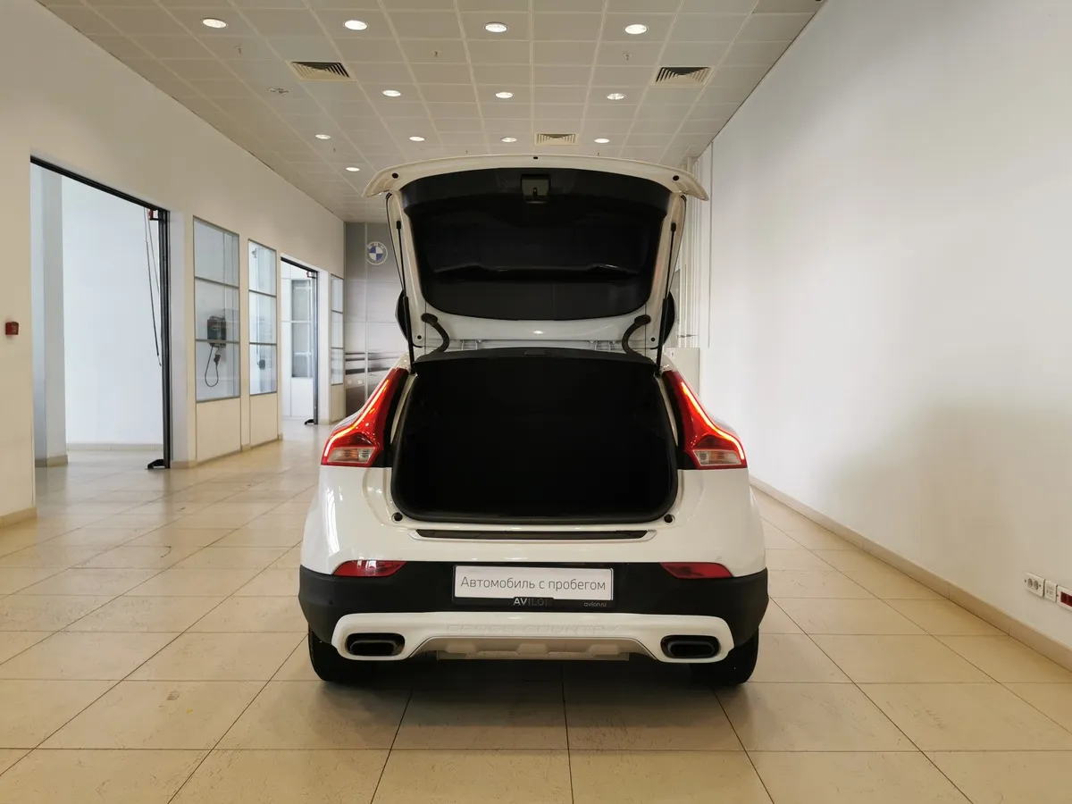 Volvo V40 1.5 T3 Drive-E Geartronic (152 л.с.) Белый в АВИЛОН. Слайд №11
