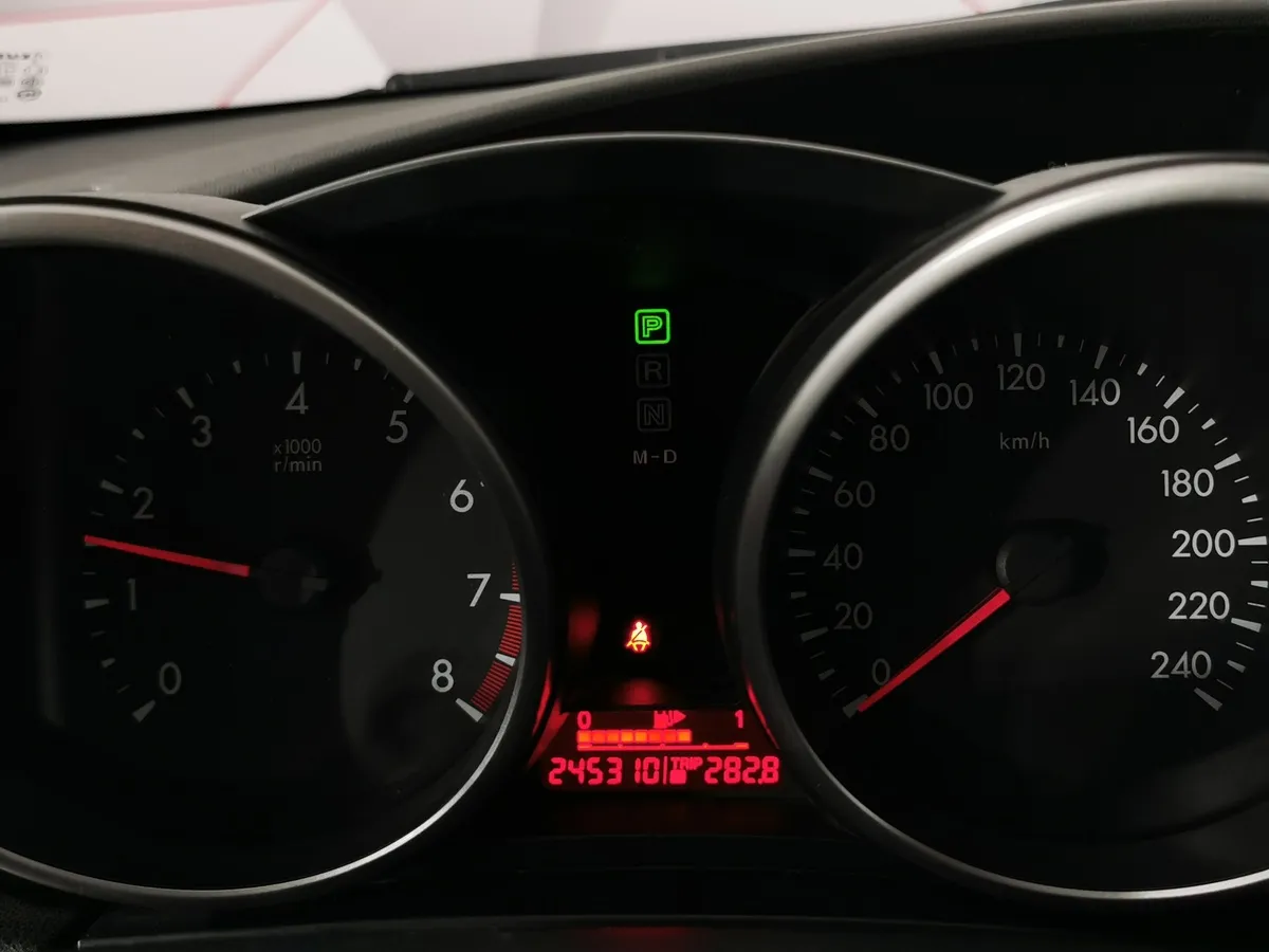 Mazda 3 1.6 AT (105 л.с.) Белый в АВИЛОН. Слайд №17