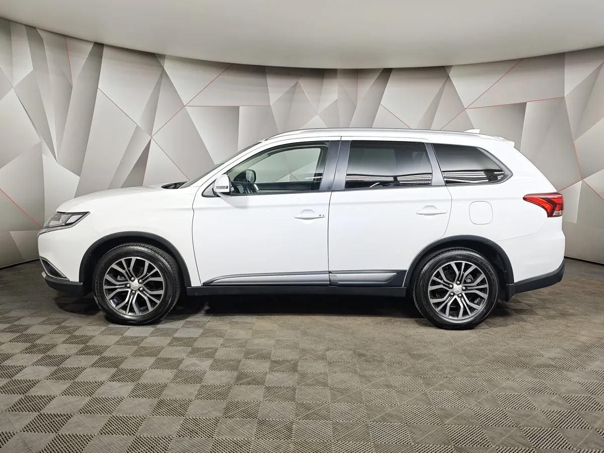 Mitsubishi Outlander 2.0 CVT (146 л.с.) Invite Белый в АВИЛОН. Слайд №5