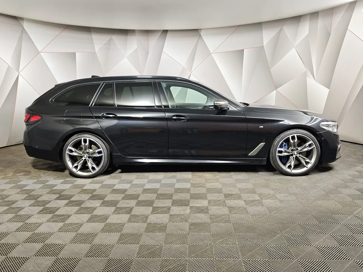 BMW 5 серия M550d xDrive Steptronic (400 л.с.) Черный в АВИЛОН. Слайд №6