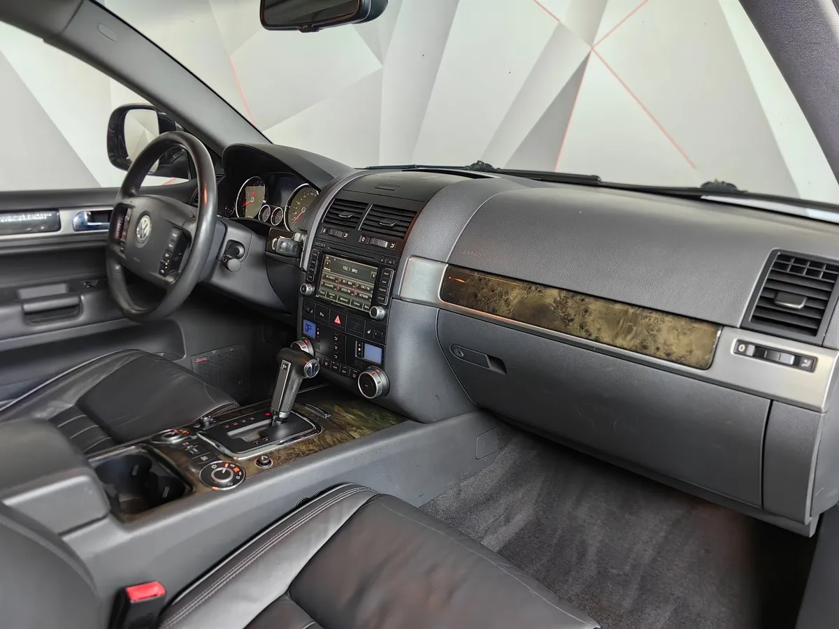 Volkswagen Touareg 4.2 Tiptronic (310 л.с.) Черный в АВИЛОН. Слайд №13