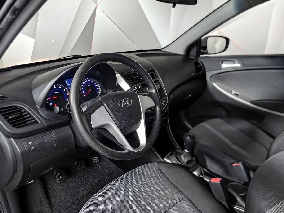 Hyundai Solaris 1.6 MT (123 л.с.) Optima Черный в АВИЛОН. Слайд №19