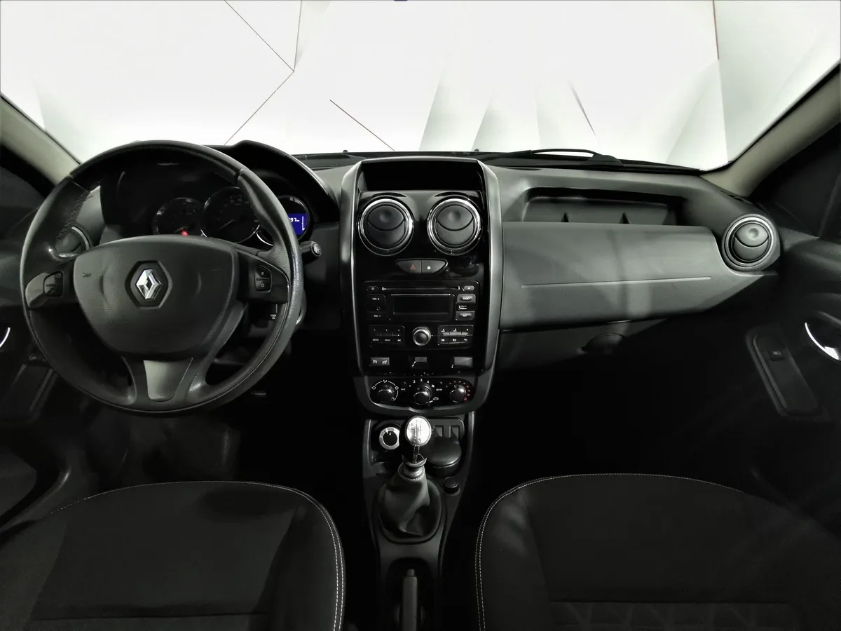 Renault Duster 1.6 MT 4x4 (114 л.с.) Черный в АВИЛОН. Слайд №13
