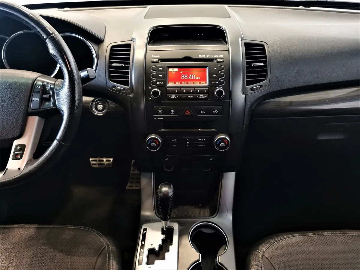 Kia Sorento 2.4 AT 4WD (175 л.с.) Comfort Бежевый в АВИЛОН. Слайд №14