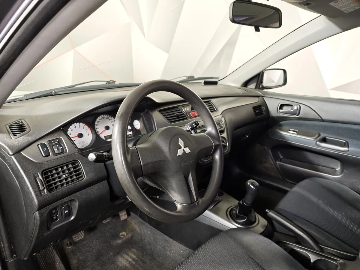 Mitsubishi Lancer 1.6 MT (100 л.с.) Серый в АВИЛОН. Слайд №15