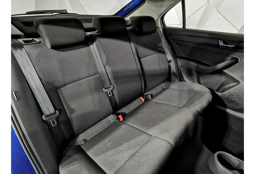 Skoda Rapid 1.6 MT (90 л.с.) Синий в АВИЛОН. Слайд №14