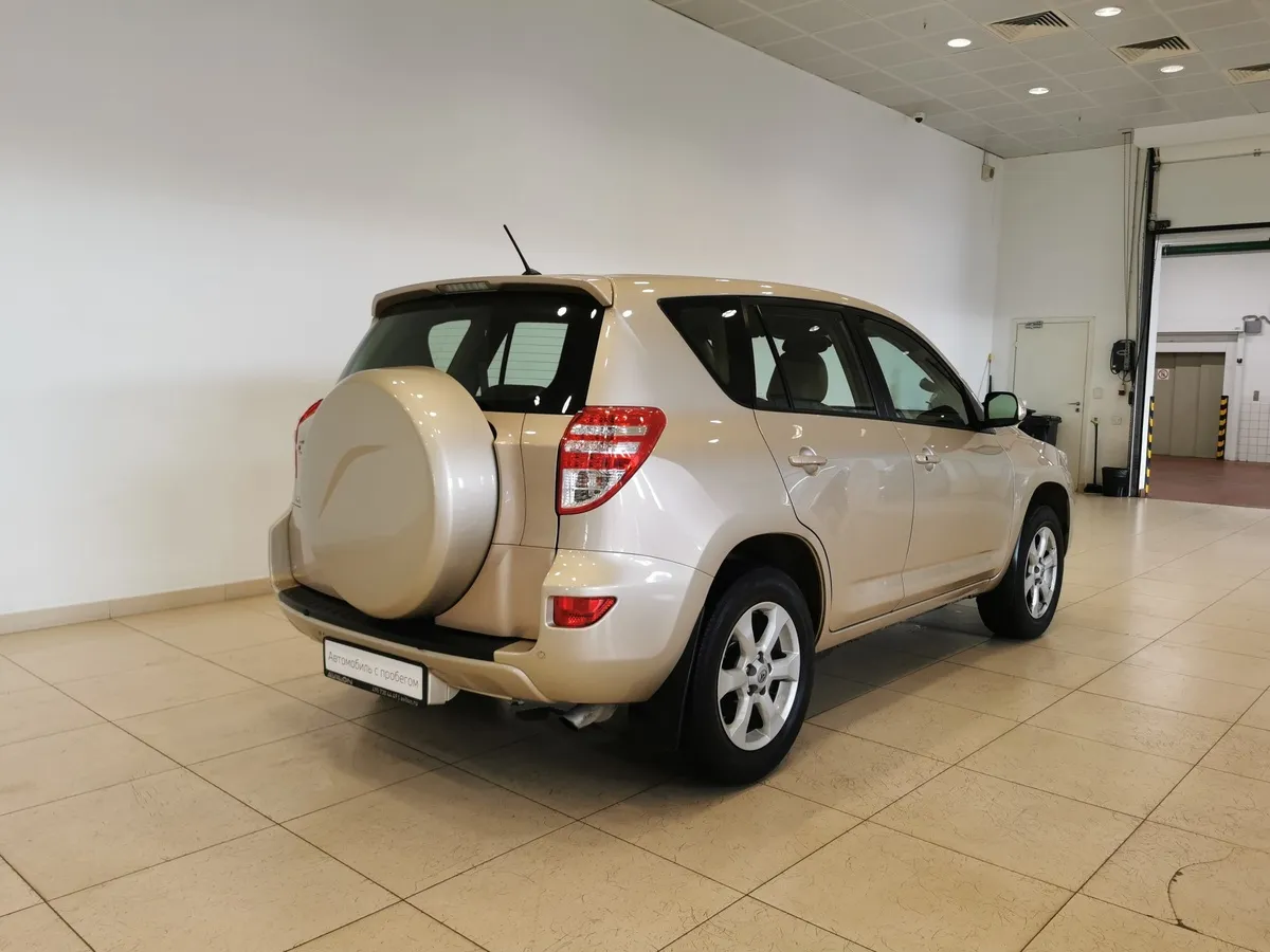 Toyota RAV4 2.0 CVT (148 л.с.) Стандарт Бежевый в АВИЛОН. Слайд №2