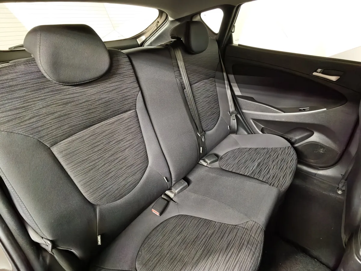 Hyundai Solaris 1.6 AT (123 л.с.) Classic + AC Коричневый в АВИЛОН. Слайд №17