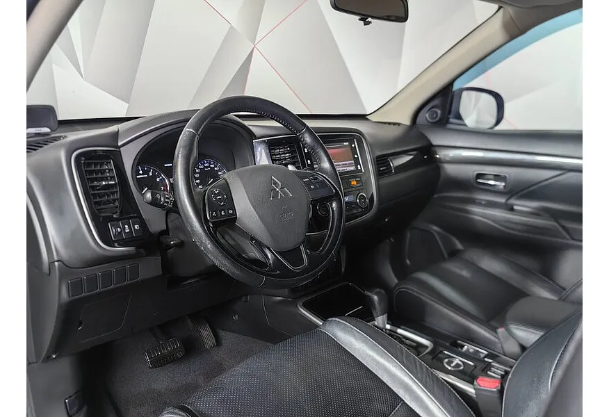 Mitsubishi Outlander 2.4 CVT 4WD (167 л.с.) Белый в АВИЛОН. Слайд №19