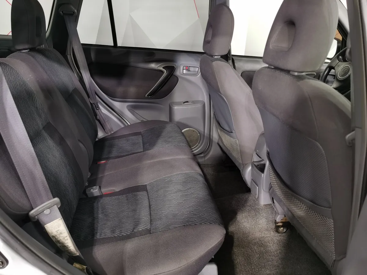 Toyota RAV4 2.0 AT AWD (150 л.с.) Серебристый в АВИЛОН. Слайд №15