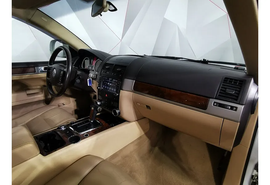 АВИЛОН - Volkswagen Touareg 2.5 TDI Tiptronic (174 л.с.) R Line Серебристый - slide 13