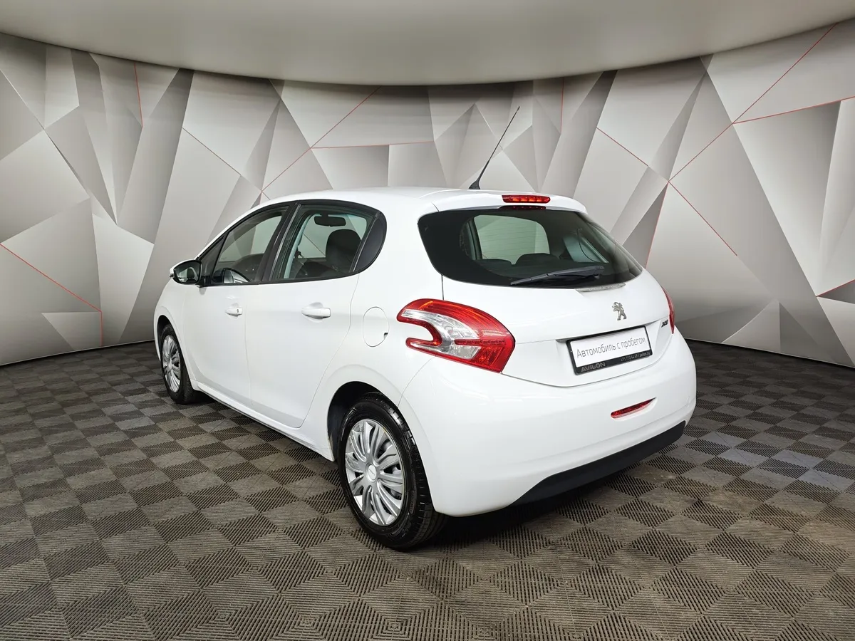 Peugeot 208 1.2 VTi MT (82 л.с.) Белый в АВИЛОН. Слайд №4