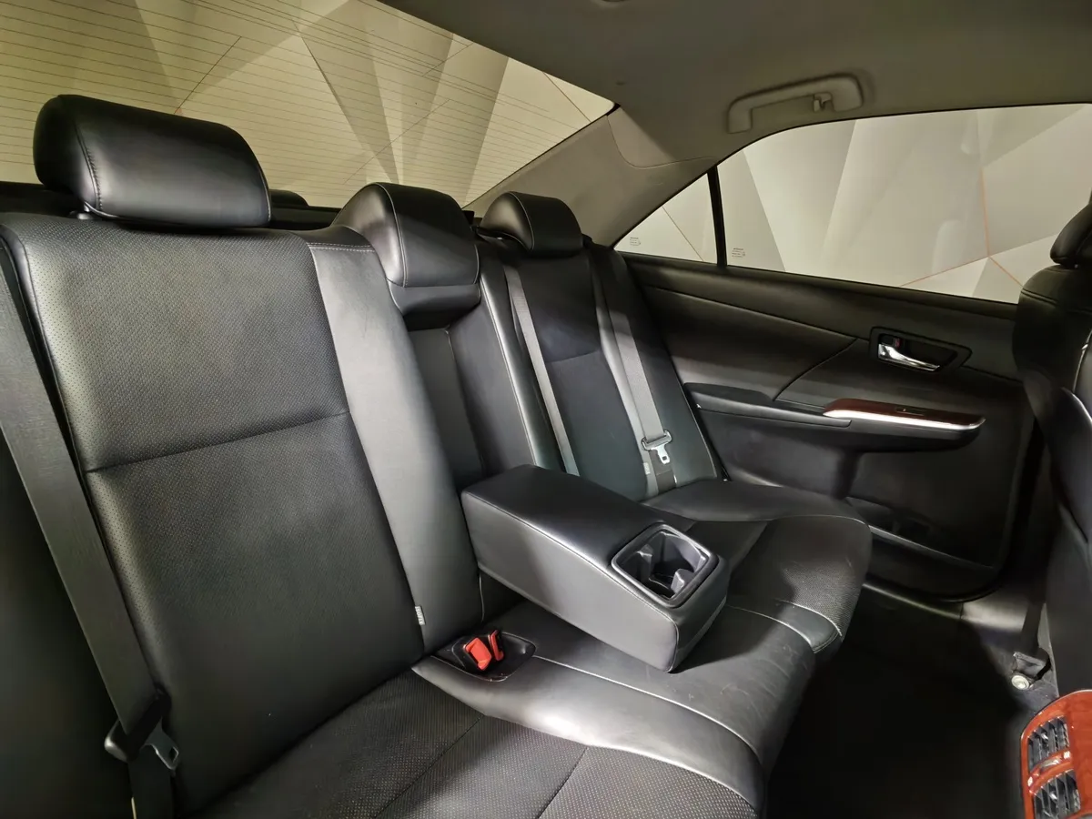 Toyota Camry 2.5 AT (181 л.с.) Белый в АВИЛОН. Слайд №17