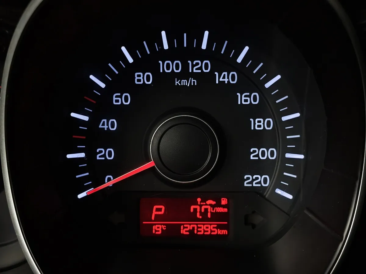 Kia Rio 1.6 AT (123 л.с.) Красный в АВИЛОН. Слайд №18