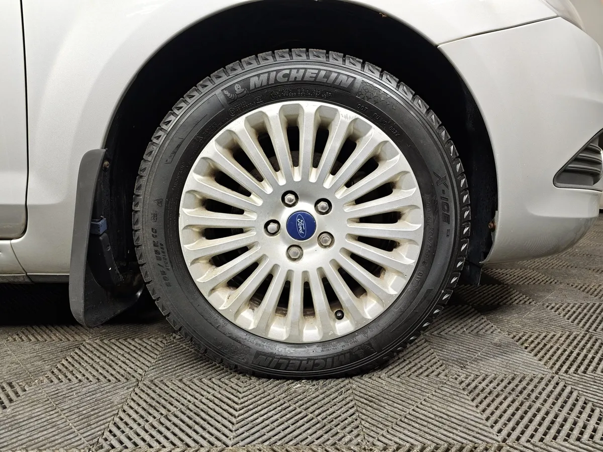 Ford Focus 1.8 MT (125 л.с.) Серебристый в АВИЛОН. Слайд №9