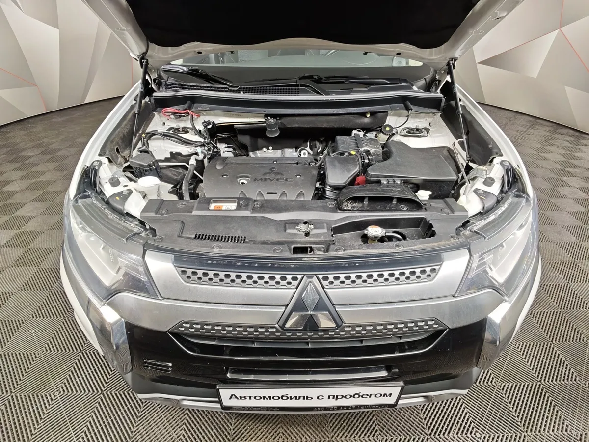 Mitsubishi Outlander 2.0 CVT 4WD (146 л.с.) Instyle E29 Белый в АВИЛОН. Слайд №11