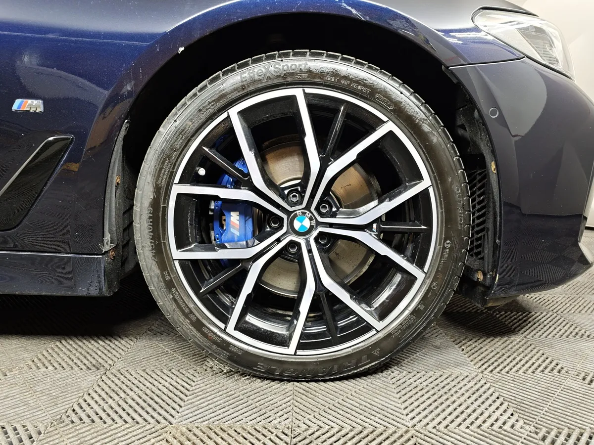 BMW 5 серия 530d xDrive Steptronic (249 л.с.) Base (Локальная сборка) Черный в АВИЛОН. Слайд №7
