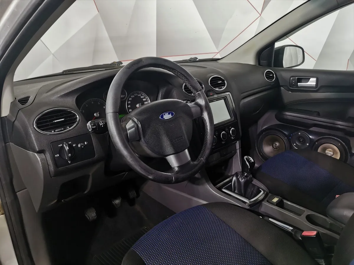 Ford Focus 1.8 MT (125 л.с.) Ghia Серебристый в АВИЛОН. Слайд №17