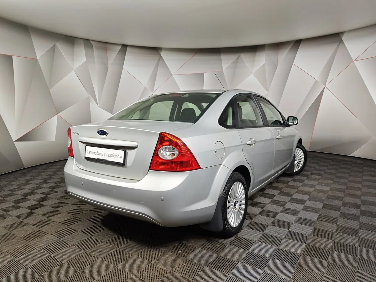 Ford Focus 1.8 MT (125 л.с.) Серебристый в АВИЛОН. Слайд №2