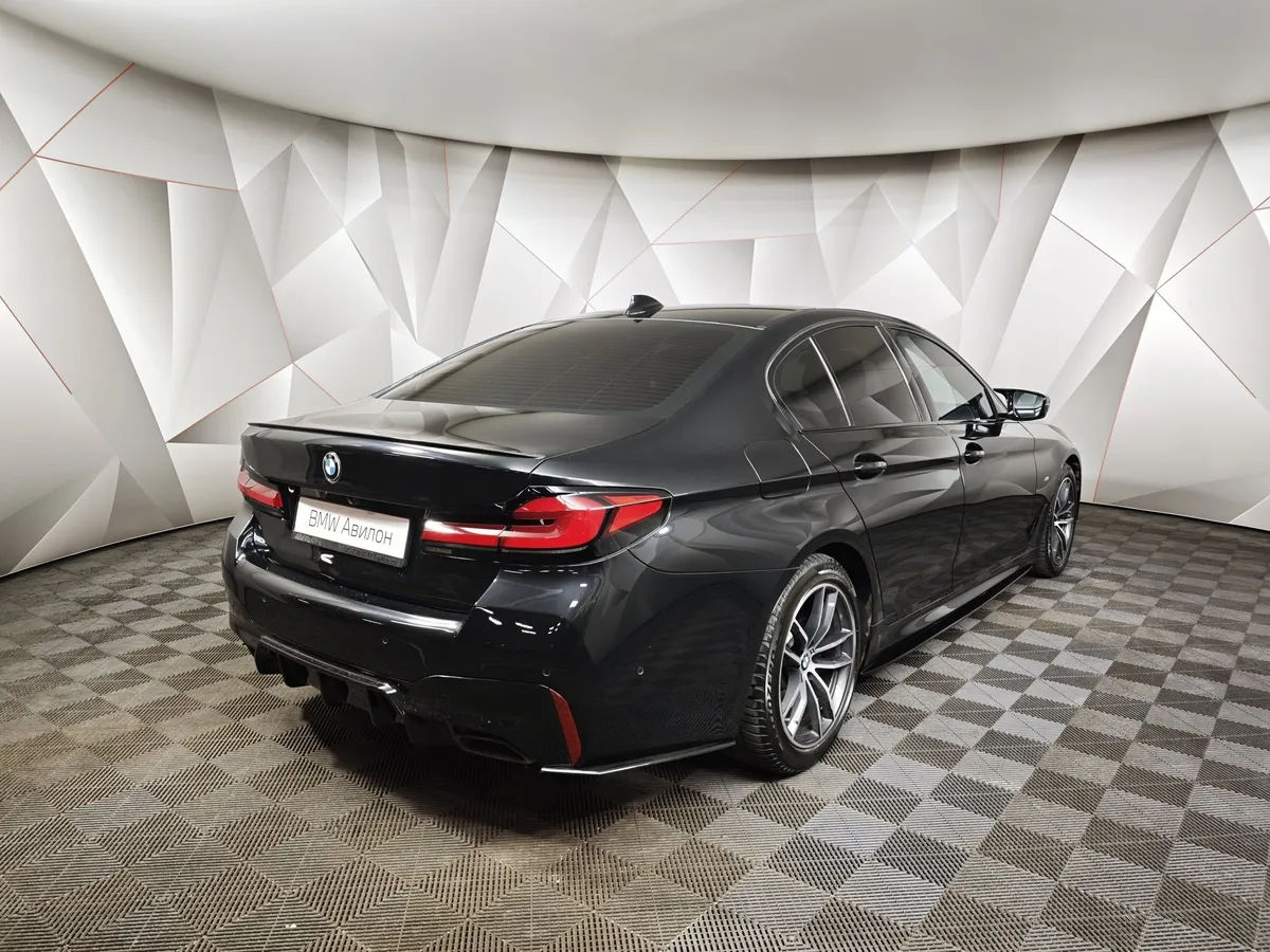 BMW 5 серия 530i xDrive Steptronic (249 л.с.) Черный в АВИЛОН. Слайд №2