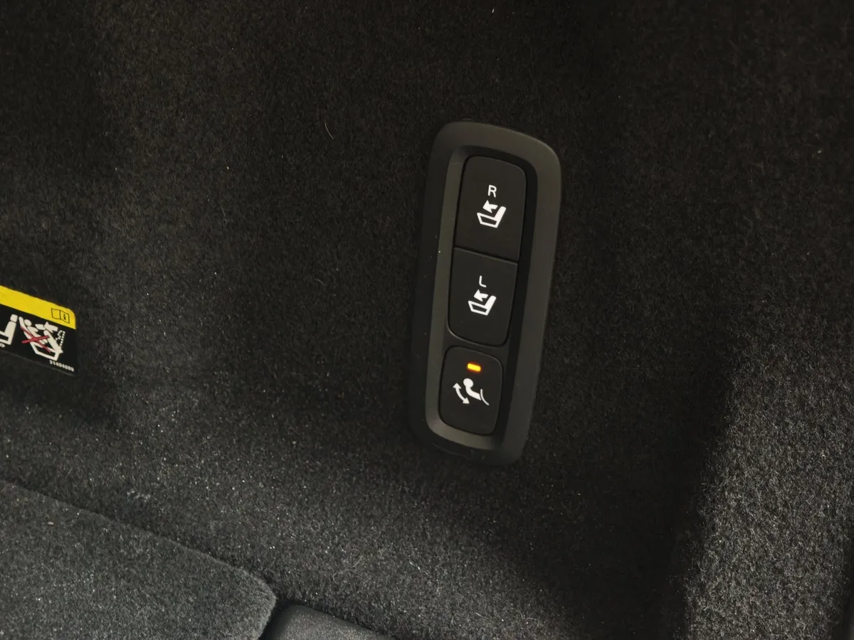 Volvo XC60 2.0 D5 AT AWD (235 л.с.) Momentum Серый в АВИЛОН. Слайд №24
