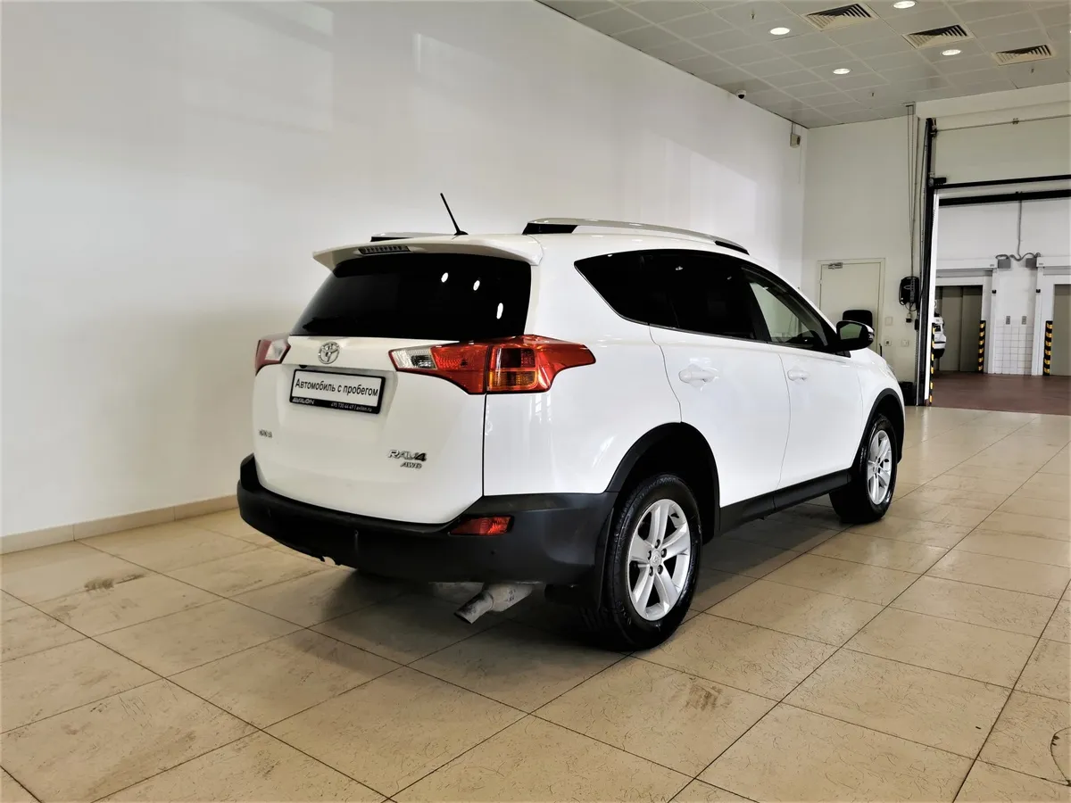 Toyota RAV4 2.2 D AT 4WD (150 л.с.) Комфорт Белый в АВИЛОН. Слайд №2