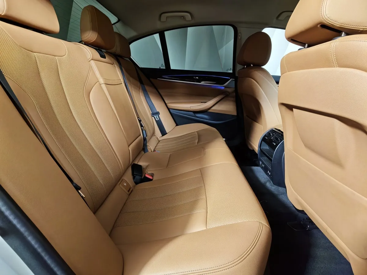 BMW 5 серия 520d xDrive Steptronic (190 л.с.) Base (Локальная сборка) Белый в АВИЛОН. Слайд №14