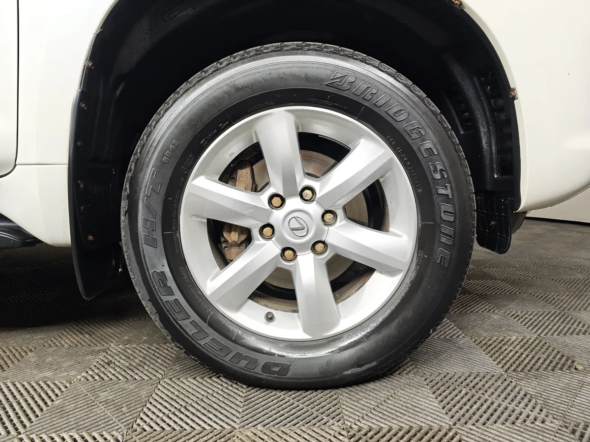 Toyota Land Cruiser Prado 3.0 D AT 4WD (5 мест) (173 л.с.) Белый в АВИЛОН. Слайд №9