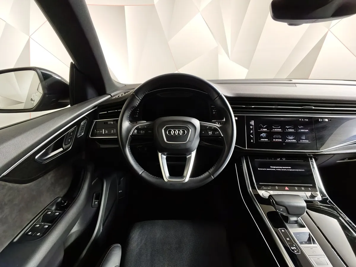 Audi Q8 55 TFSI Tiptronic quattro (340 л.с.) Черный в АВИЛОН. Слайд №19