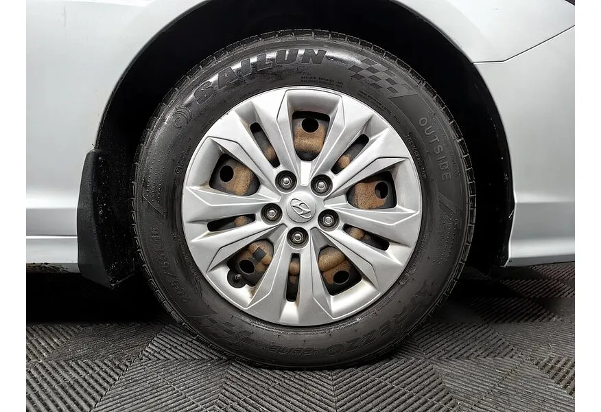 Hyundai Sonata 2.0 MPi AT (150 л.с.) Comfort Серебристый в АВИЛОН. Слайд №17